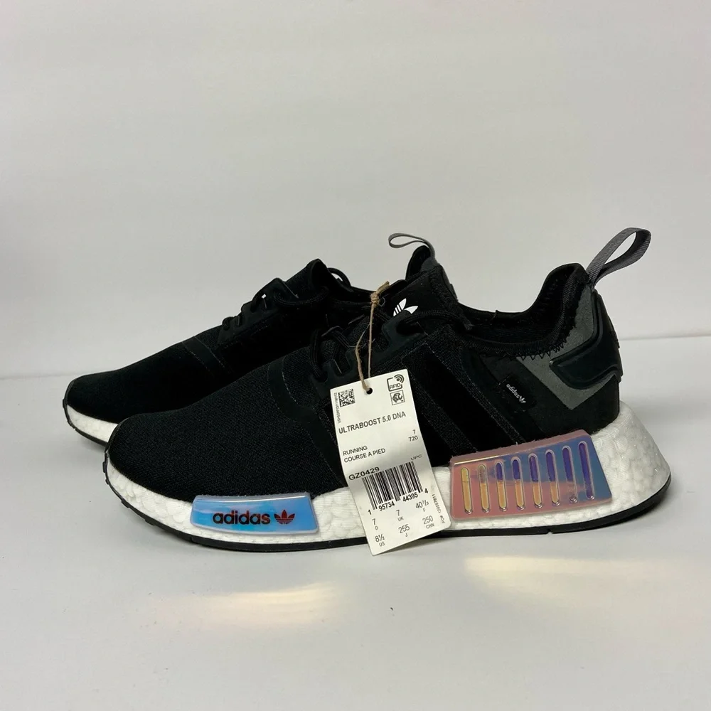 New WOMEN'S ADIDAS ULTRABOOST 5.0 DNA RUNNING SHOES Size 8.5 - Picture 1 of 5